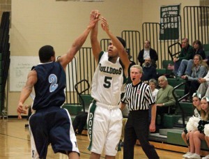 Junior Derrick Harris (Mike Barruci photo)